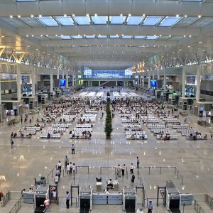 2010-07-22_Shanghai_Hongqiao_Railway_Station_waiting_hall